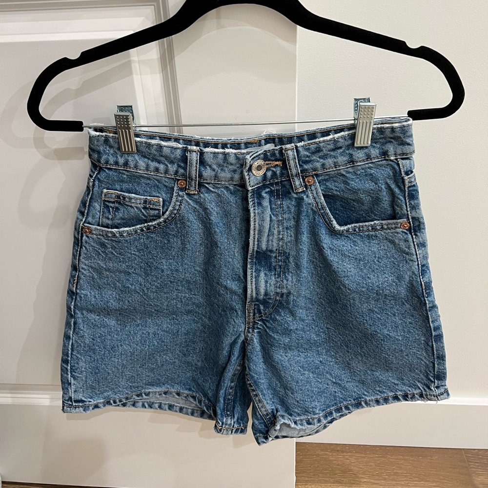 Zara “mom” fit shorts, size 4